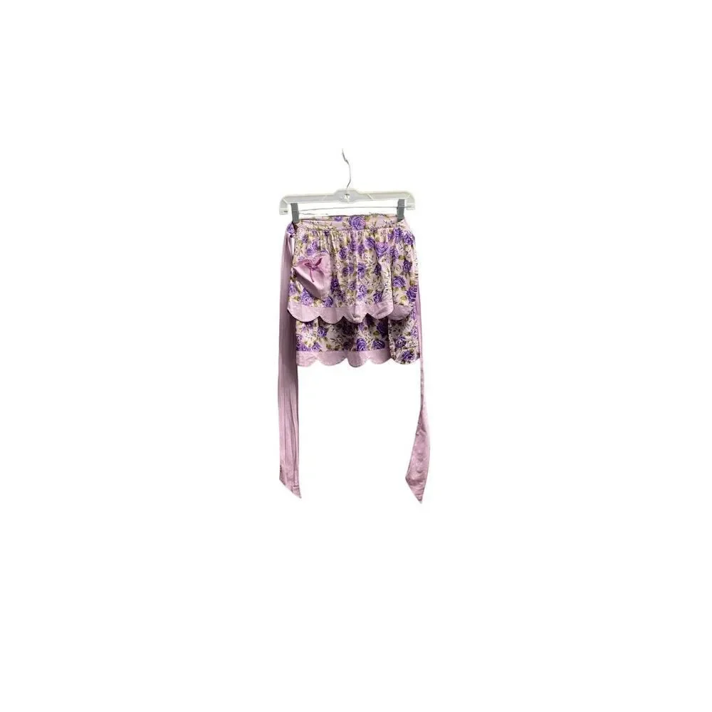 Vintage women’s floral, two tiered apron with heart pocket size, small/medium